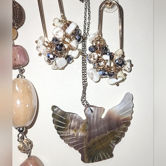 MOTHER OF PEARL, SHELL, CERAMIC JEWELRY LOT - EIGHT ITEMS - Picture 2 of 11